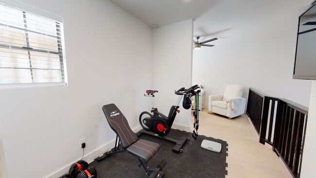 Building Photo - Bright 3 Bed 2 Bath Furnished Condo Available for Long Term Lease