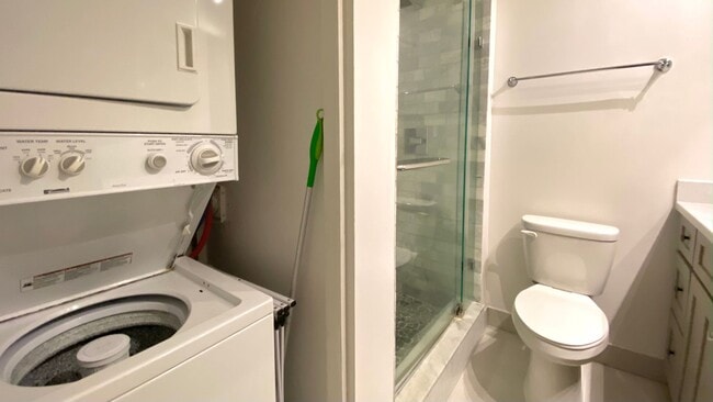 Building Photo - AVAILABLE JULY - 2 BED 2 BATH w/ 2 COVERED...