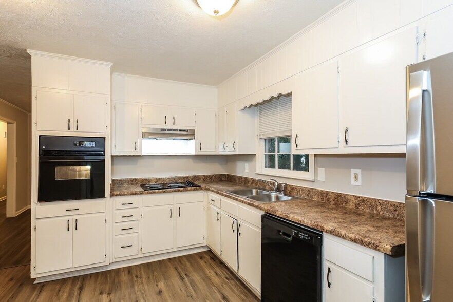 Building Photo - 235 Hurst Point