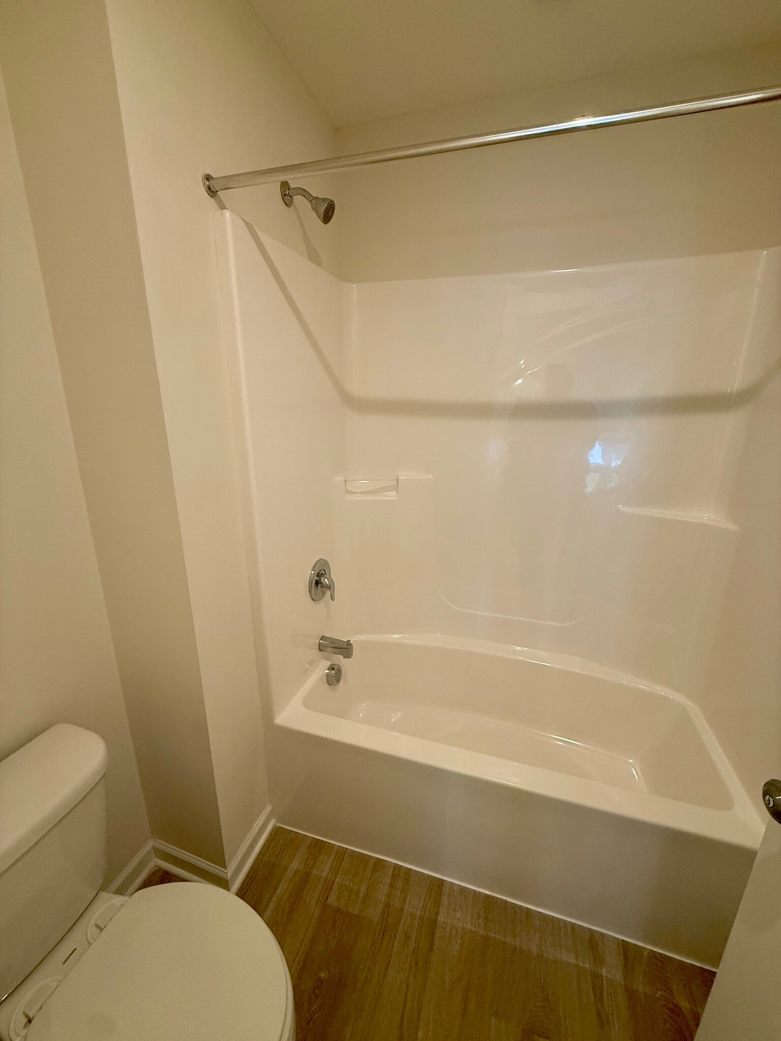 Guest Bathroom - 2062 Broccoli Dr