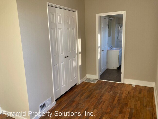 Building Photo - 2 br, 1 bath House - 307 N Columbus St