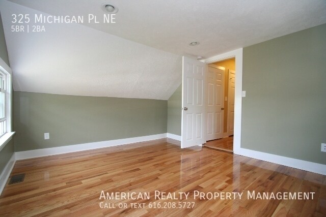 Building Photo - 325 Michigan Pl NE