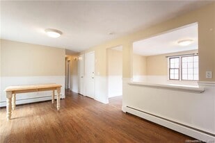 Building Photo - 198 Plainville Ave