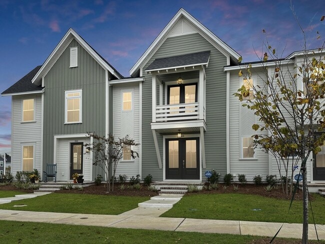 Primary Photo - 260 Symphony Ave