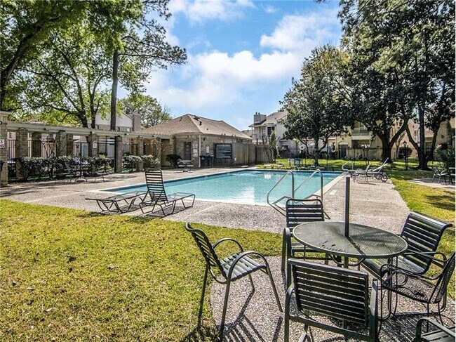 Building Photo - 746 Country Pl Dr