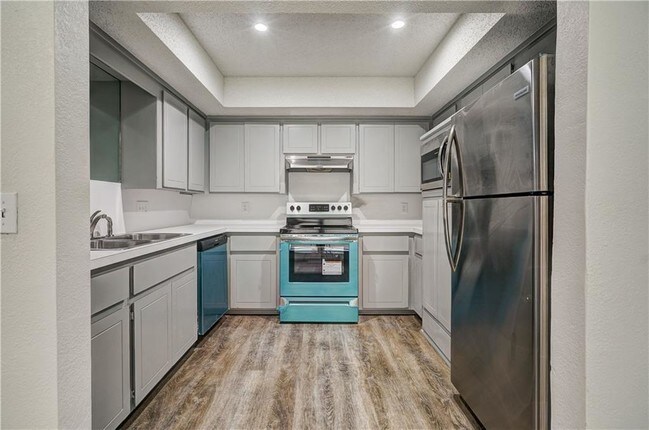 Building Photo - 10125 N Pennsylvania Ave Apt 14-B