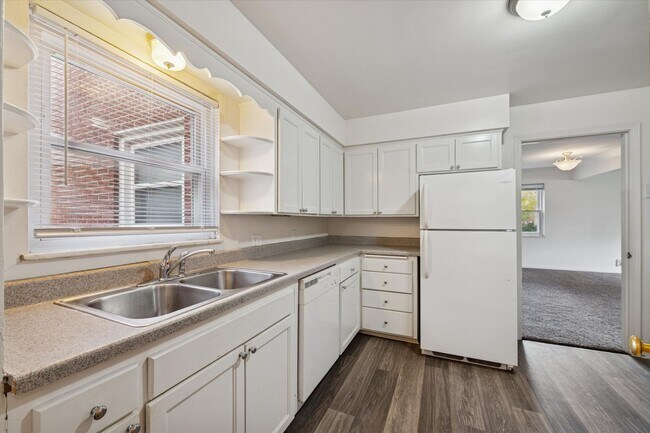 Building Photo - 2127 Collinway St