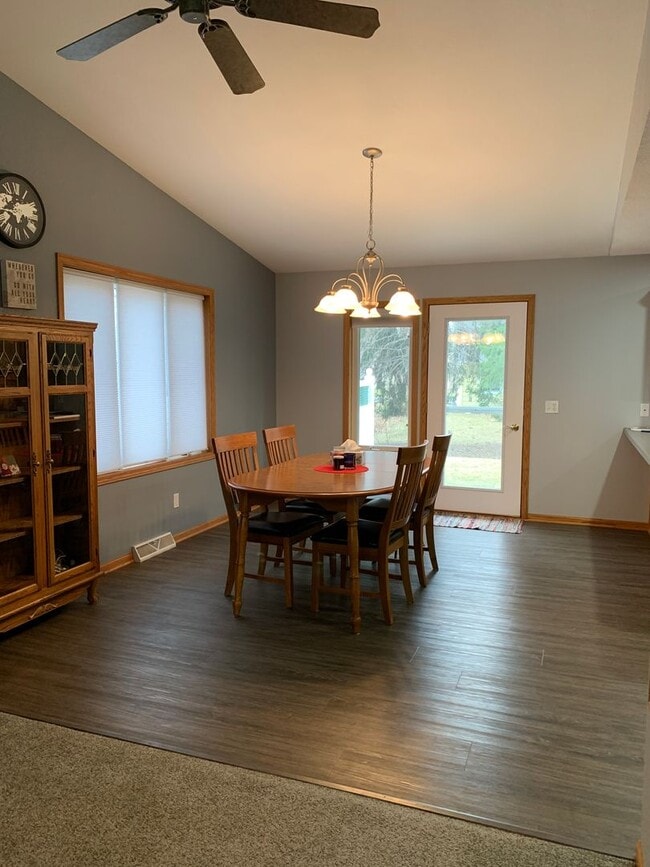 Building Photo - Executive 3 Bedroom Home