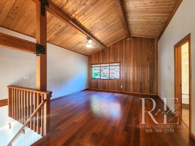 Building Photo - Waterfront Living in Indianola – Dock, Bea...