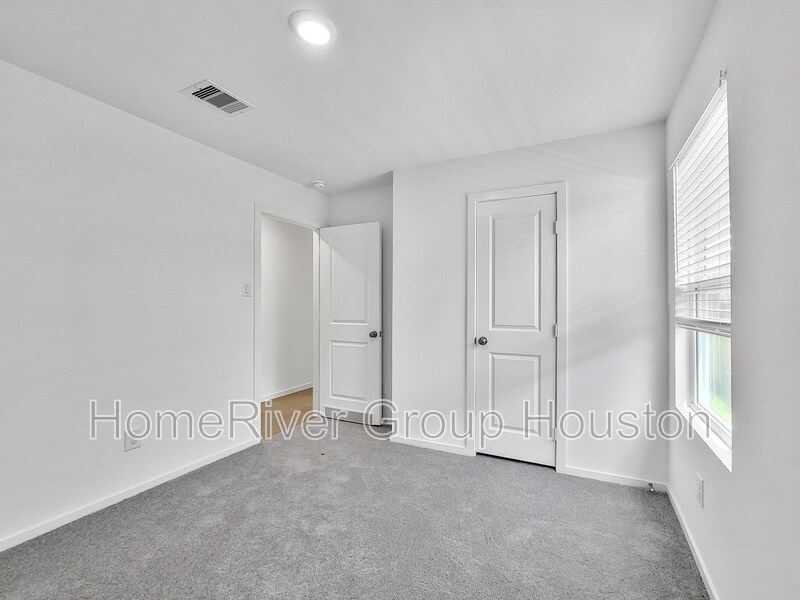 Building Photo - 207 Brandi Dr