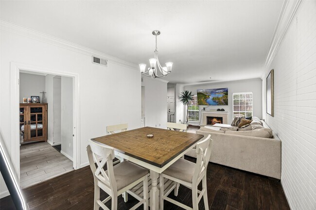 Building Photo - 810 Augusta Dr