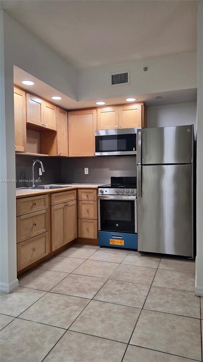Building Photo - 2630 SW 28th St