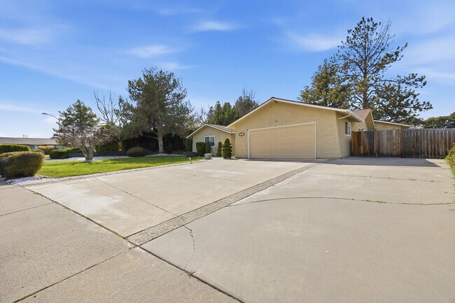 Building Photo - 1709 S Perry Ct
