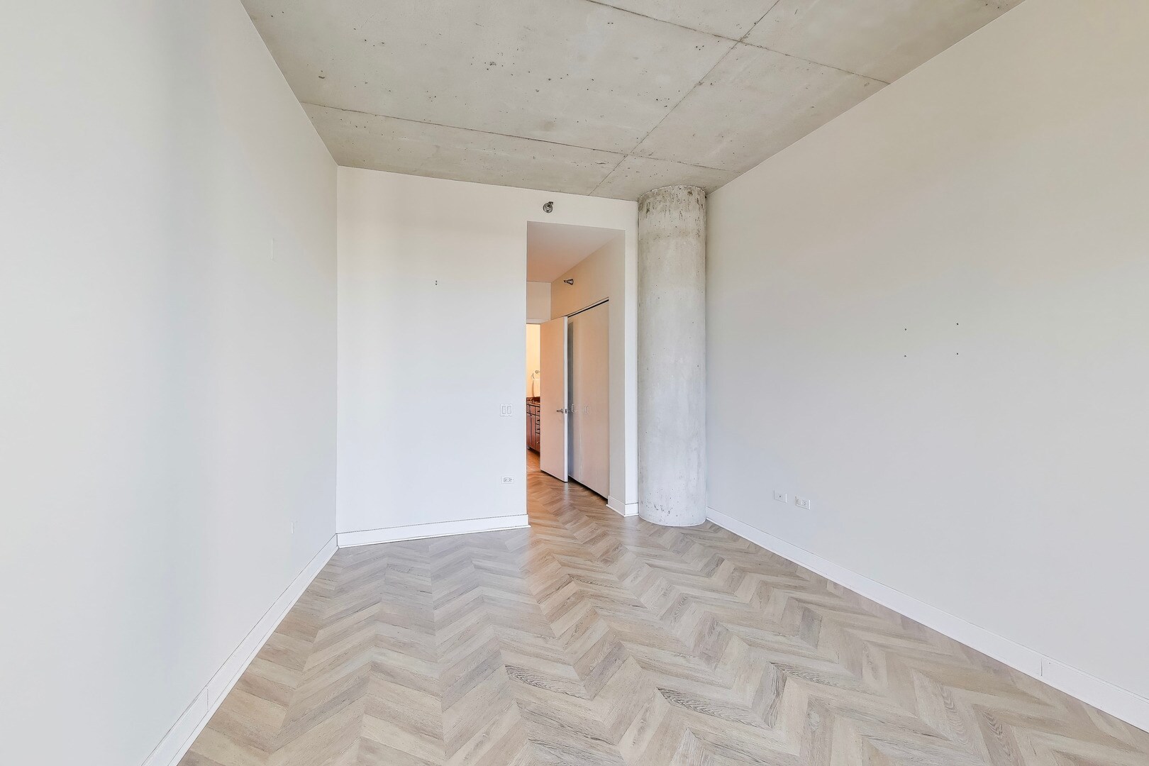 Building Photo - 720 N Larrabee St