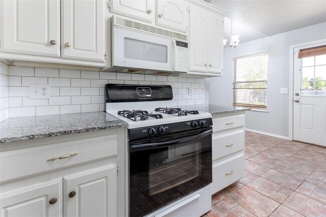 Building Photo - 907 W Tesio Way