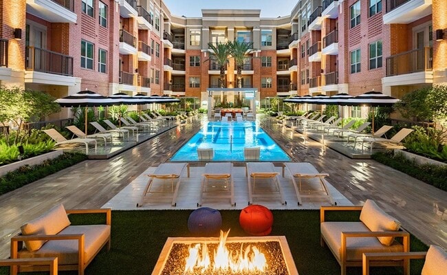 Building Photo - 160 Birdsall St