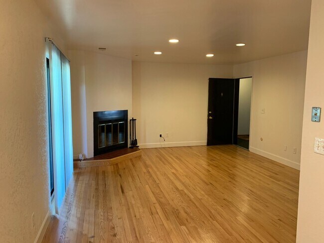 Building Photo - 2875 Shadow Creek Dr