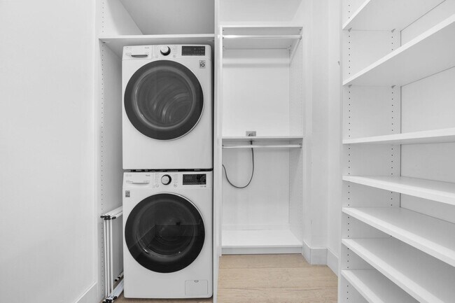 Building Photo - 511 Bayshore Dr