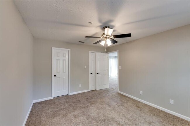 Building Photo - 5670 River Heights Crossing SE