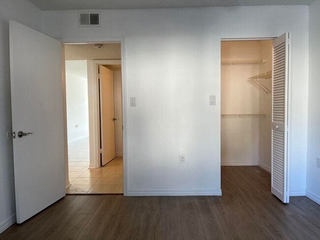Building Photo - 18106 Glenmoor Dr