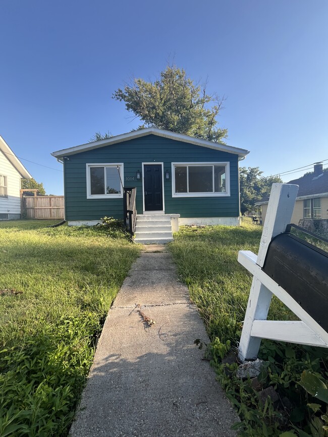 Primary Photo - 1014 Prickett Ave