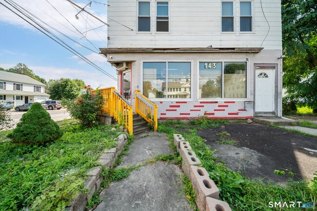 Building Photo - 143 Divinity St