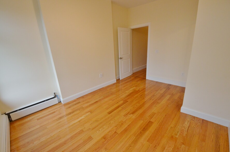 Building Photo - 33 Brookline St
