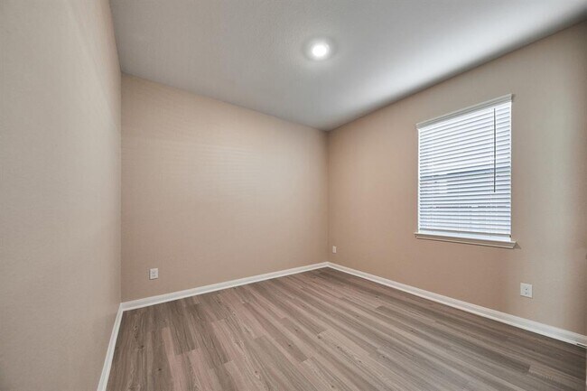 Building Photo - 21018 Sunshine Meadow Dr