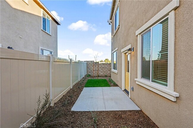 Building Photo - 28506 Via Priorat