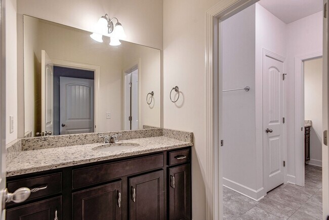 Building Photo - 9810 Glenmore Ln