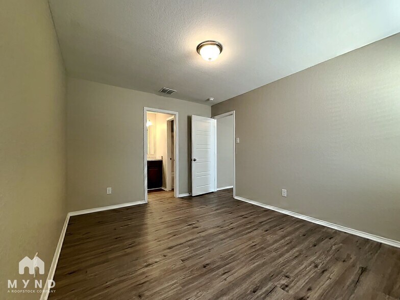 Building Photo - 3910 Colemans Run