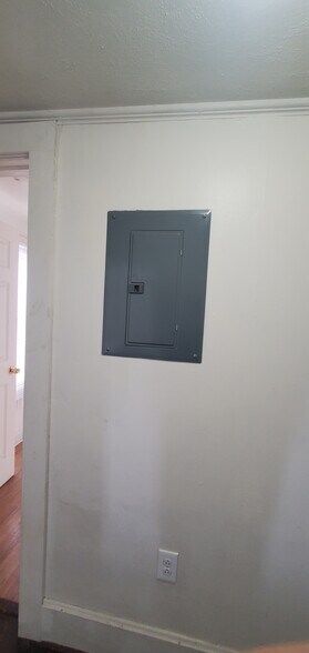 Building Photo - 18 Main St