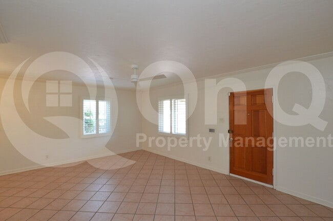 Building Photo - 1402 W Glenrosa Ave