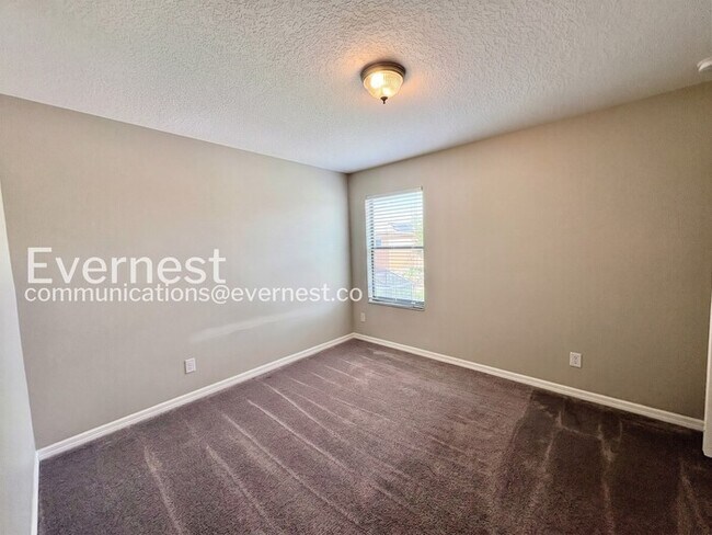 Building Photo - 4 Bed, 3 Bath Home with Garage / Pet-Friendly / Vouchers Accepted / Available Now!