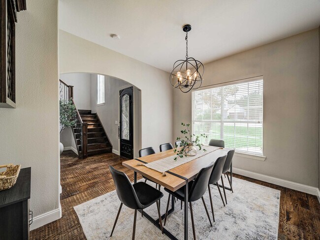 Building Photo - 200 Cove Dr