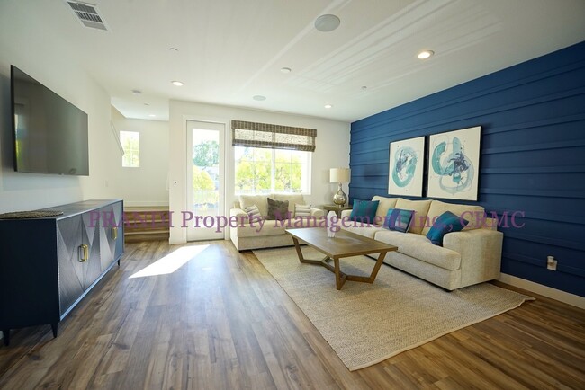 Building Photo - Stunning Modern Townhome in Southern Novato