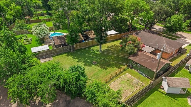Building Photo - 5334 Saxon Dr