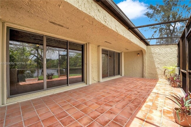 Building Photo - 3719 Estepona Ave