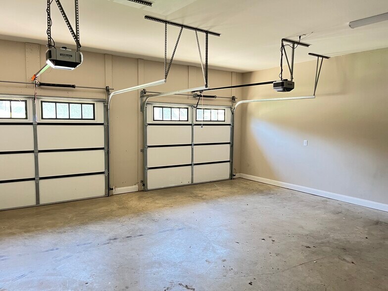 Building Photo - 3006 Vicksburg Rd