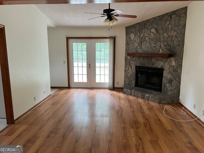 Building Photo - 511 Moeckel Ln