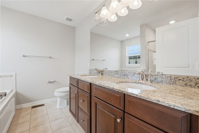 Building Photo - 202 Pointe View Dr