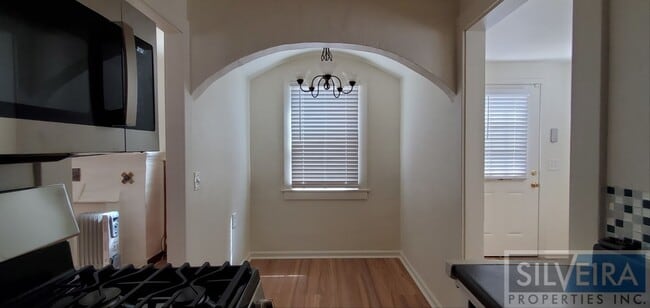 Building Photo - Cozy 2 bedroom 2 Bath Home