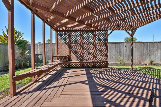 Building Photo - 1818 Brookchester Dr