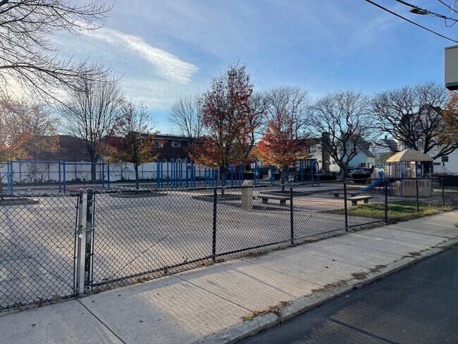 Building Photo - 12 Woodland St