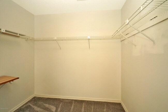 Building Photo - 840 Ridge Lake Dr