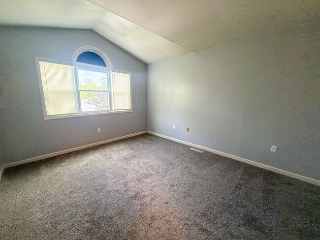 Building Photo - 1636 MacIntosh Way