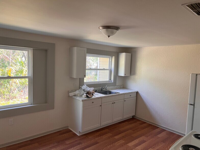 Kitchen - 2821 W 11th St