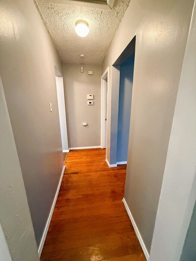 Building Photo - Spacious 3 Bedroom Rental in Florissant - Located on a cul-de-sac!