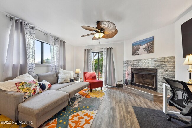 Building Photo - 512 10th Pl S