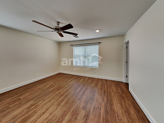 Building Photo - 5957 W Larkspur Dr